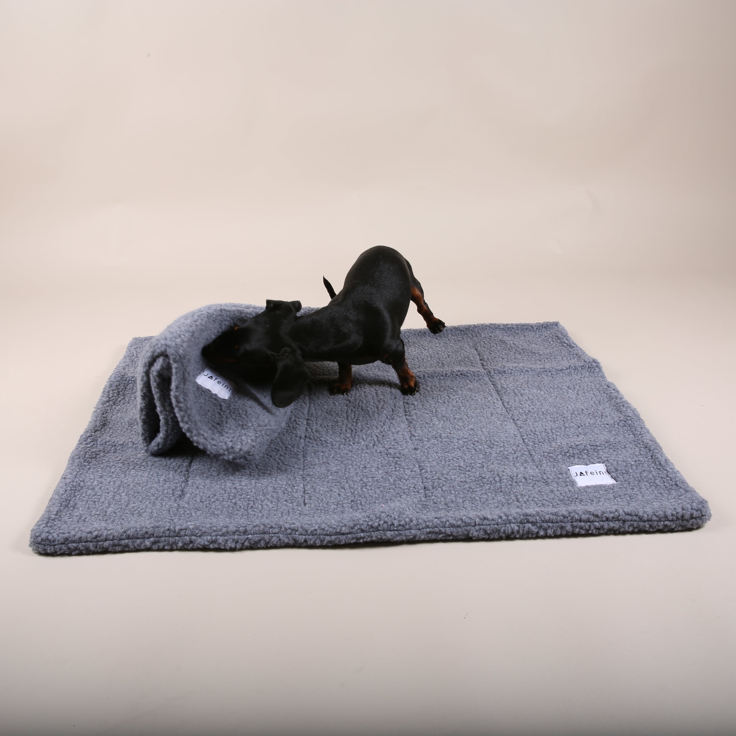 Dog travel blanket bouclé